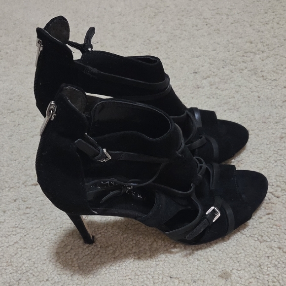 Ivanka Trump Black Heels - Picture 2 of 6